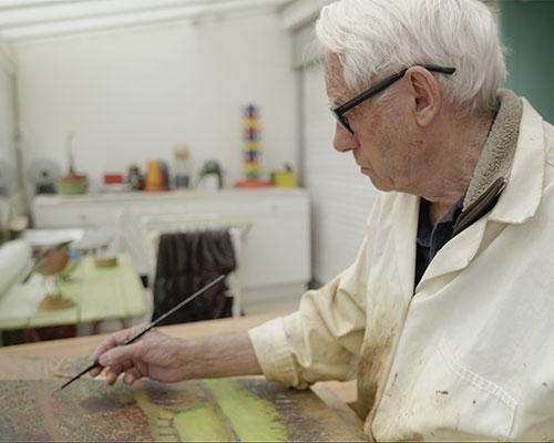 Lucien Pouëdras peint une œuvre - extrait du documentaire